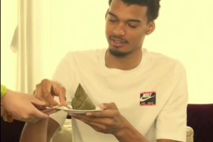 JR曝16抢七半场：卢怒斥老詹不够狠 后者回应：我三项数据最高，还要怎样？
