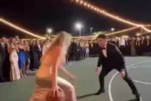 穿裙子也能打球👍 女生打篮球也可以这么帅的嘛😱