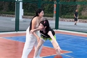 当“库黑”新秀发现更衣室位置就在库里旁边时…🤣🤣